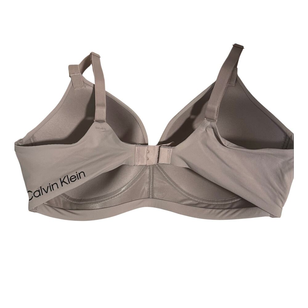 Calvin Klein M Smooth Seamless Low Center Front Blush tone soft underwire Demi